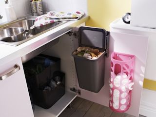 IKEA podpowiada, jak funkcjonalnie urządzić segregowanie odpadów w domu.