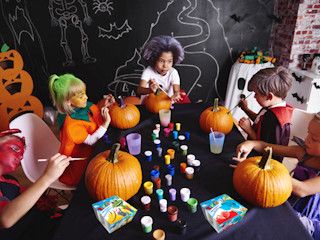 Przygotuj przyjęcie dla dzieci z okazji Halloween.
