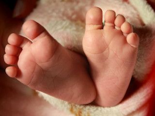 Ochrona stóp i paznokci dziecka przed grzybicą.