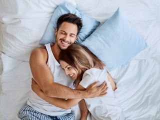 3 sposoby, jak zaskoczyć partnera w sypialni
