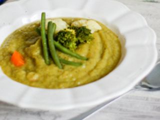 Przepis na zupę krem z jarzyn na bulionie warzywnym Krakus.