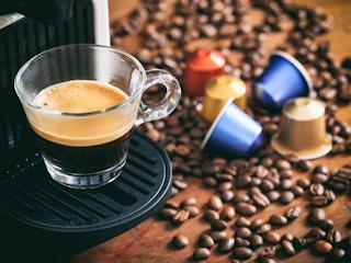 Kawa w kapsułce – poznaj zalety, które sprawią, że nie zechcesz już przygotowywać jej w inny sposób!