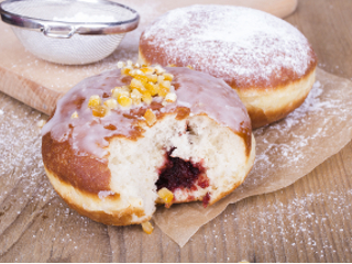 Pączki z konfiturą z suszonej żurawiny i skórką pomarańczową